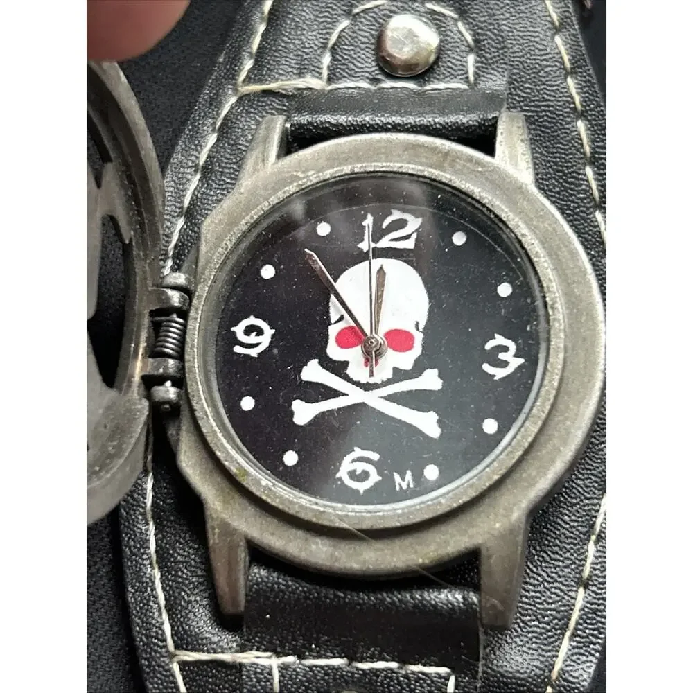 Punk Style Skull And Cross Bones Quartz Watch